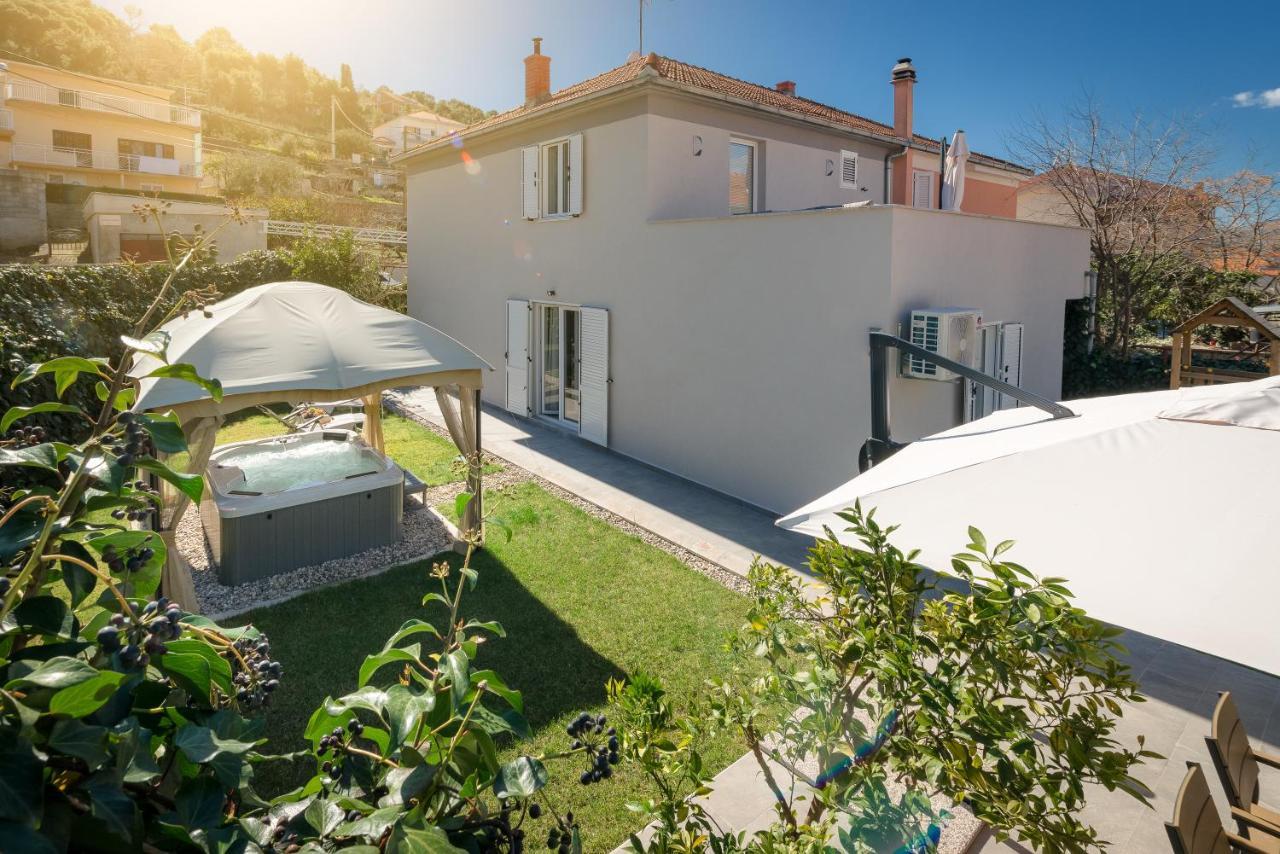 Villa Roko- The Spacious Luxury Trogir Exterior photo
