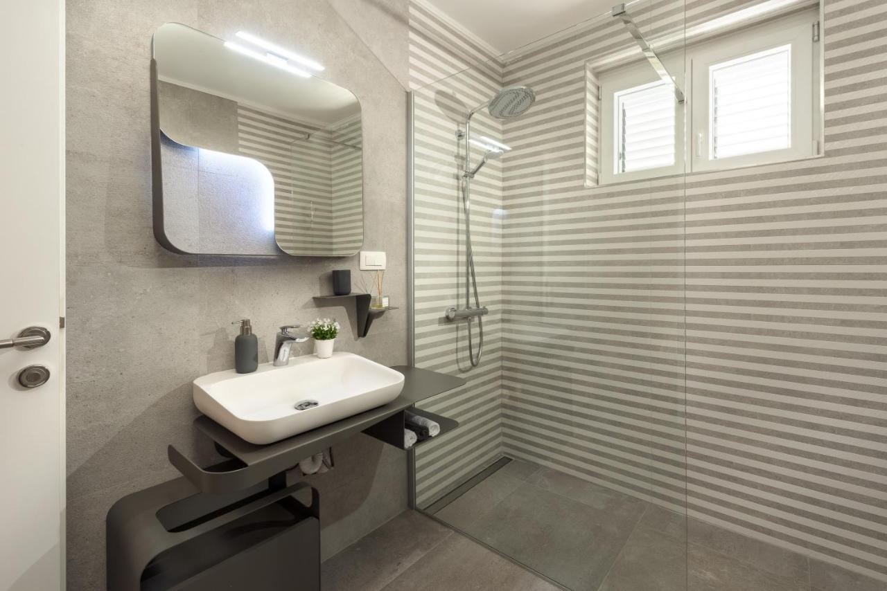 Villa Roko- The Spacious Luxury Trogir Exterior photo